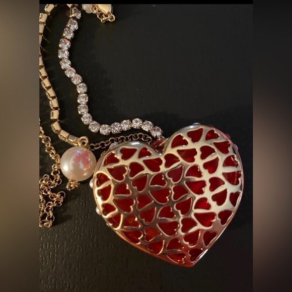 Betsey Johnson XOXO Pearl Red Heart Long Necklace - Picture 4 of 5